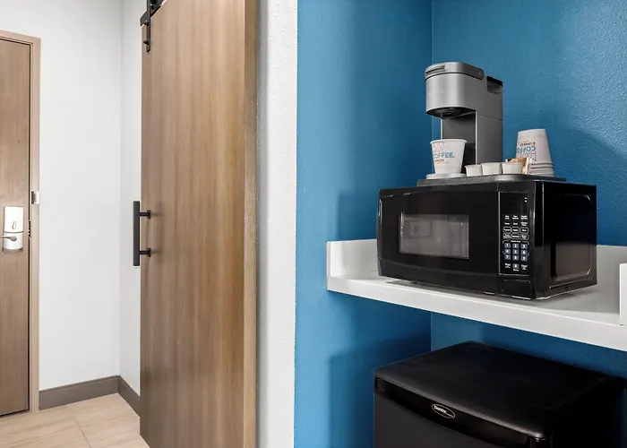 Hotel Express & West - Tolleson By Ihg Phoenix